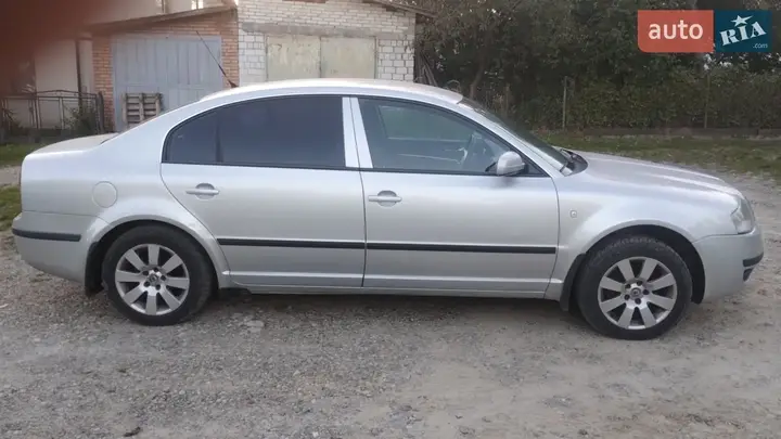 Skoda Superb 2002 photo 3