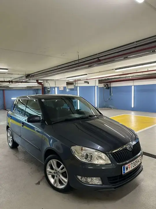 Skoda Fabia 2011 photo 3