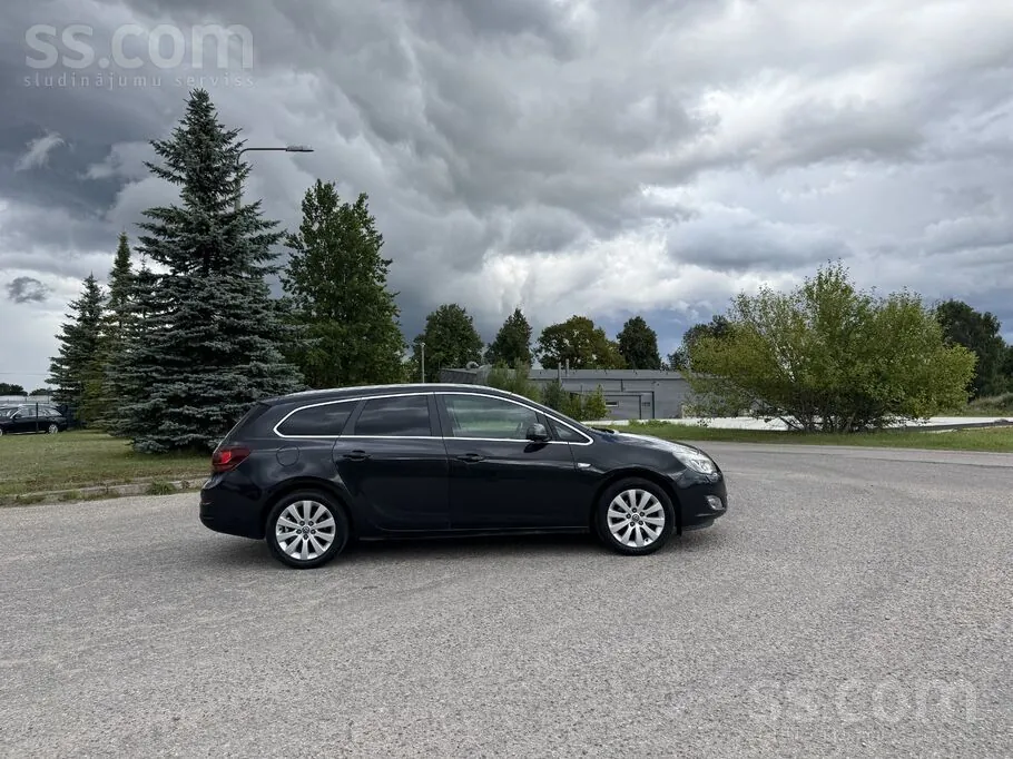 Opel Astra 2012 photo 2