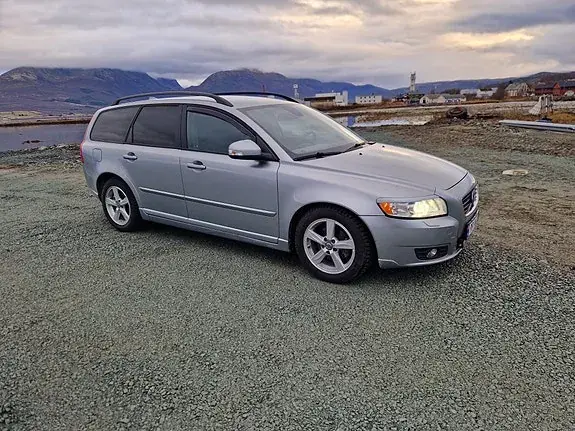 Volvo V50 2011 photo 2