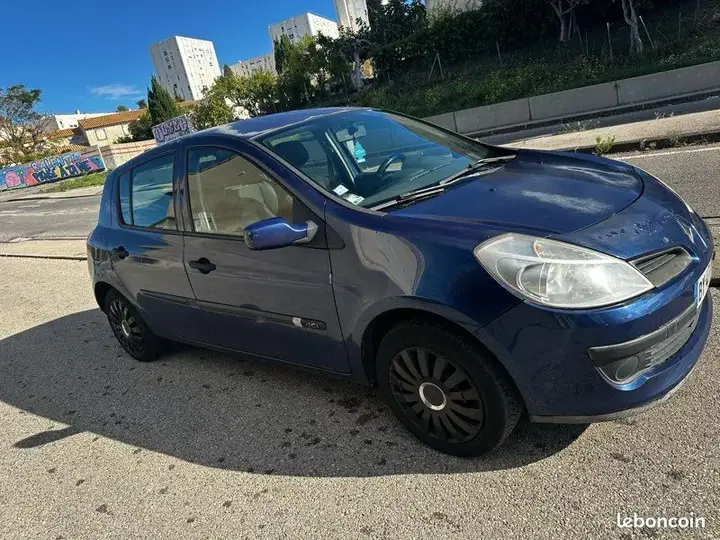 Renault Clio 2006 photo 2