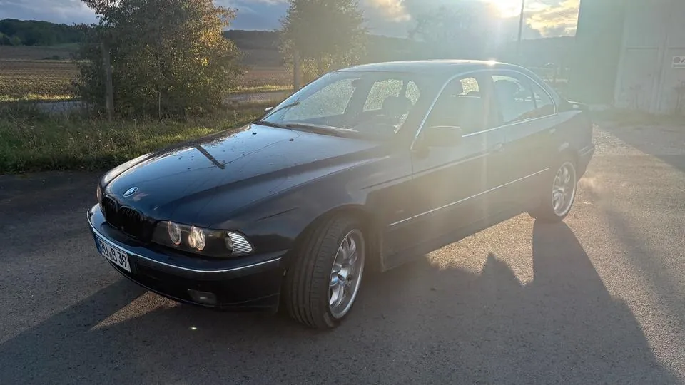BMW 523I