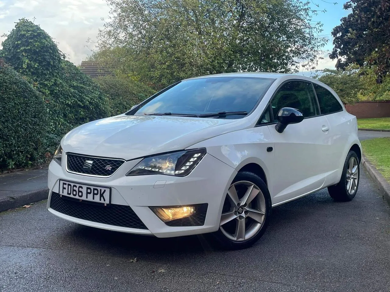 Seat Ibiza 2016 photo 3