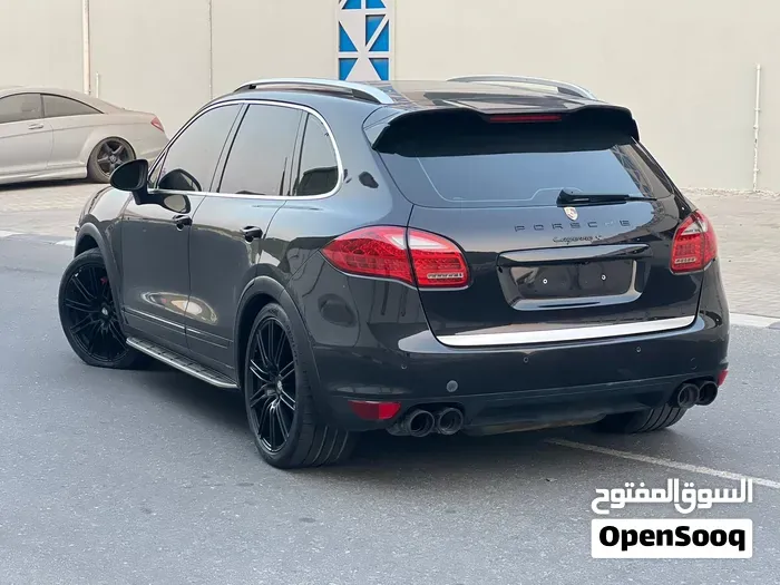 Porsche Cayenne 2011 photo 2
