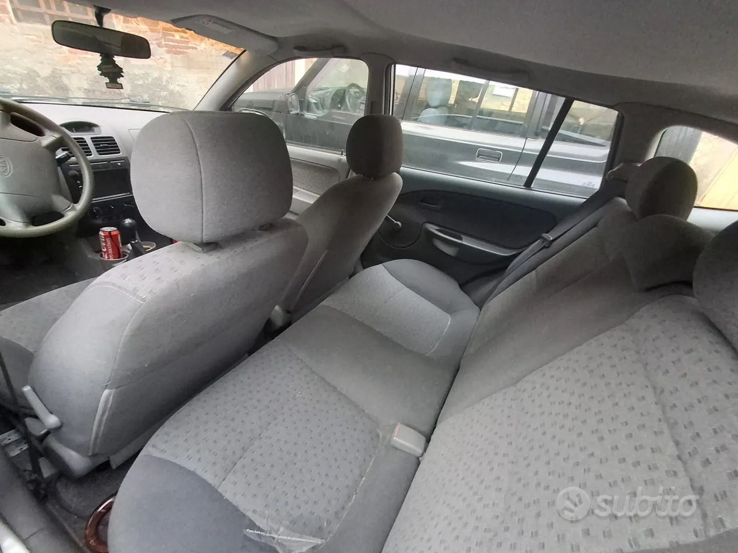 Kia Rio 2000 photo 5