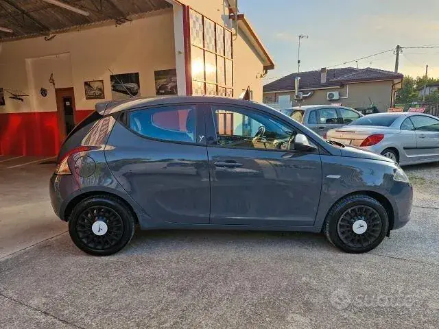 Lancia Ypsilon 2014 photo 2