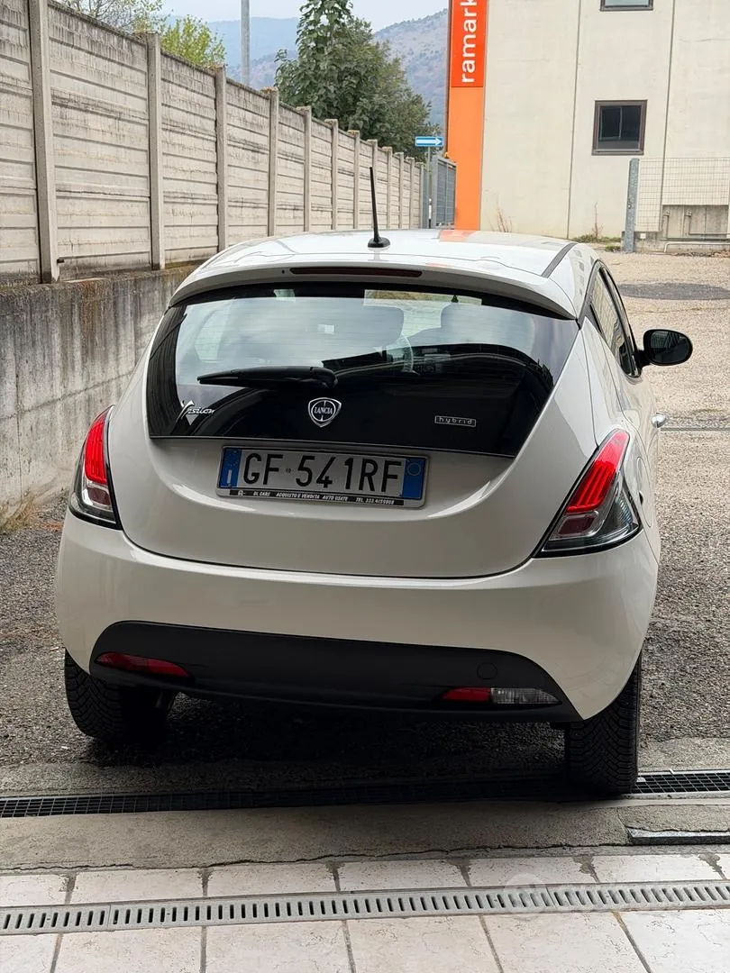 Lancia Ypsilon 2021 photo 2