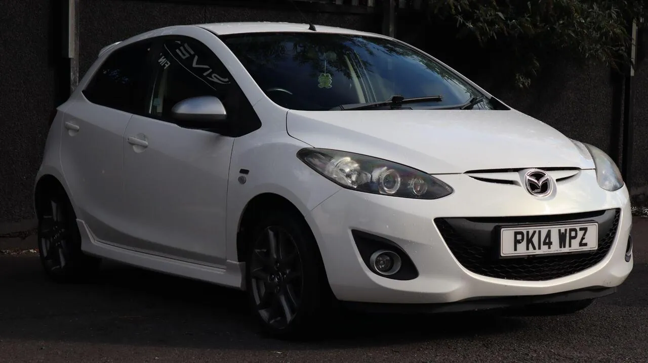 Mazda Mazda2 2014 photo 3
