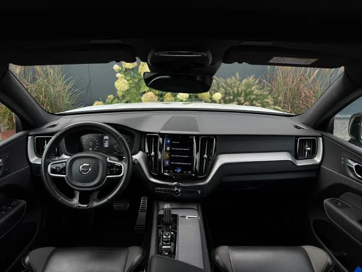 Volvo Xc60 2020 photo 2
