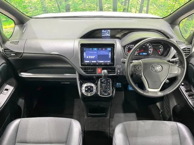 Toyota Noah 2016 photo 2