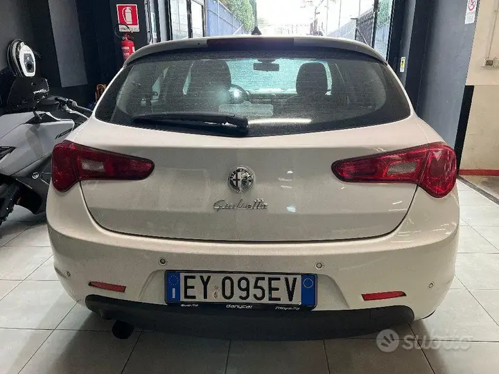 Alfa Romeo Giulietta 2014 photo 4