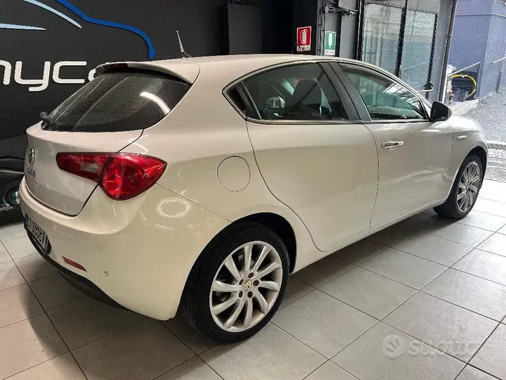 Alfa Romeo Giulietta 2014 photo 3