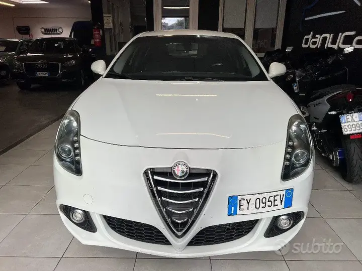 Alfa Romeo Giulietta 2014 photo 2
