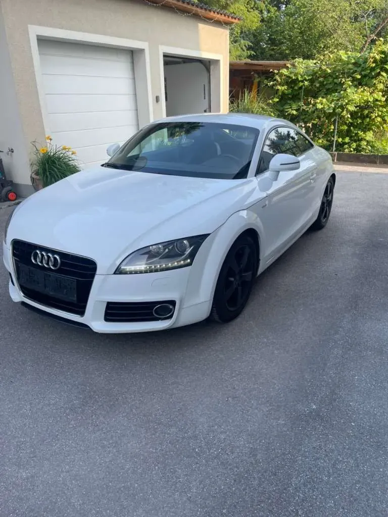 Audi Tt 2011 photo 2