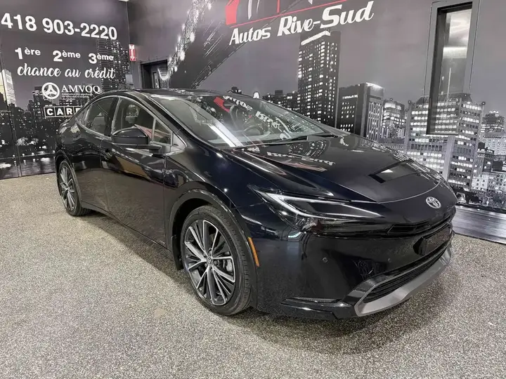 Toyota Prius 2024 photo 2