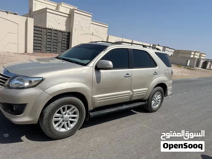 Toyota Fortuner 2013 photo 2