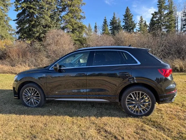 Audi Q3 2022 photo 2