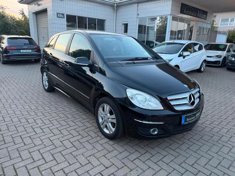 Mercedes-Benz B 180