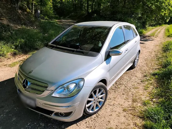 Mercedes-Benz B200