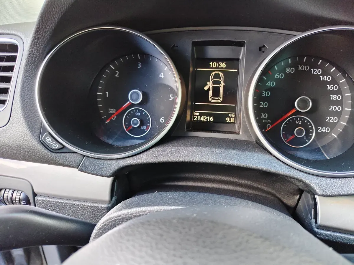 Volkswagen Golf 2012 photo 2