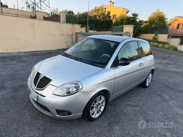 Lancia Ypsilon