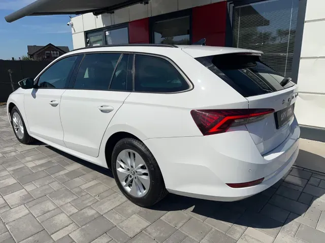 Skoda Octavia Combi 2022 photo 3
