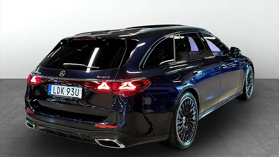 Mercedes-Benz E300 De 2026 photo 3