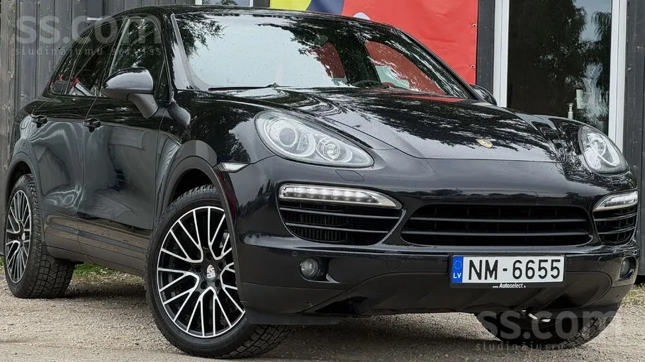 Porsche Cayenne 2012 photo 2