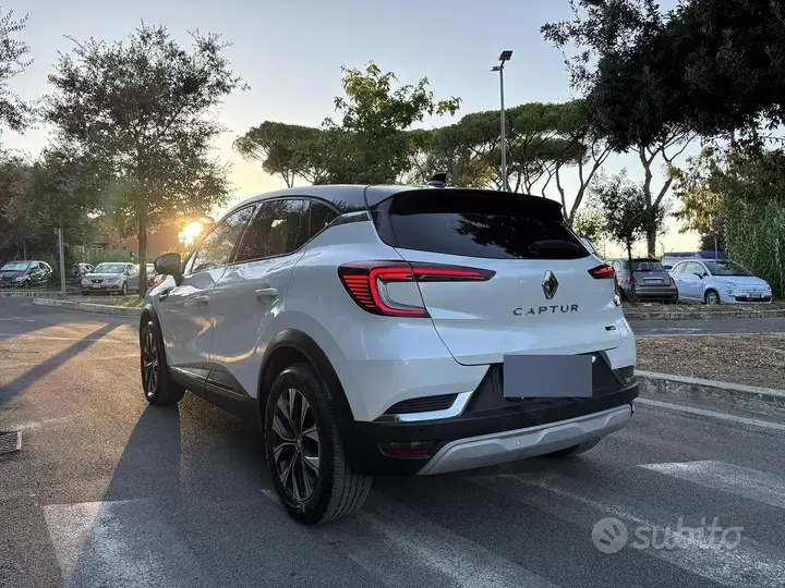 Renault Captur 2024 photo 2
