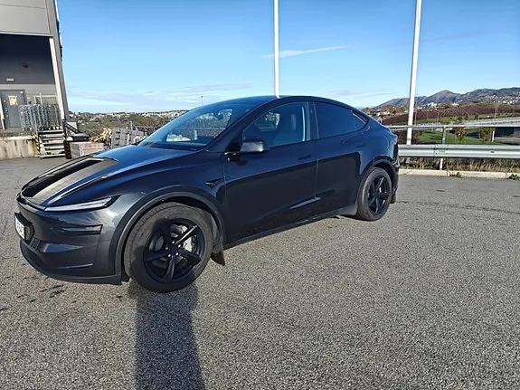 Tesla Model Y 2026 photo 5