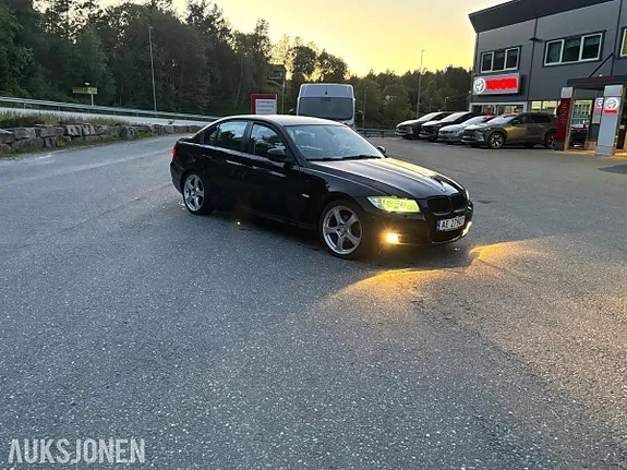 BMW 3 Series 2010 photo 3