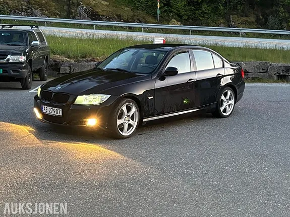BMW 3 Series 2010 photo 2