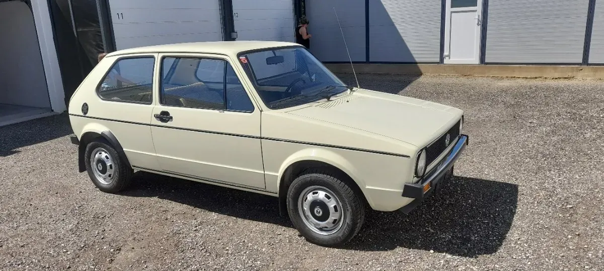 Volkswagen Golf 1977 photo 2