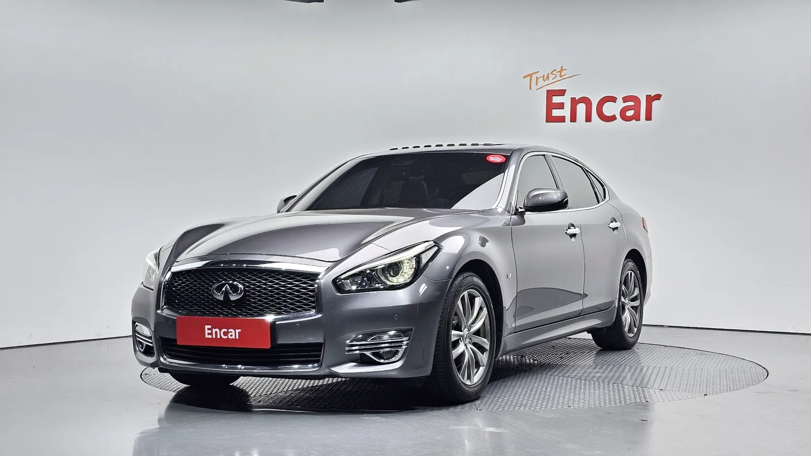 Infiniti Q70