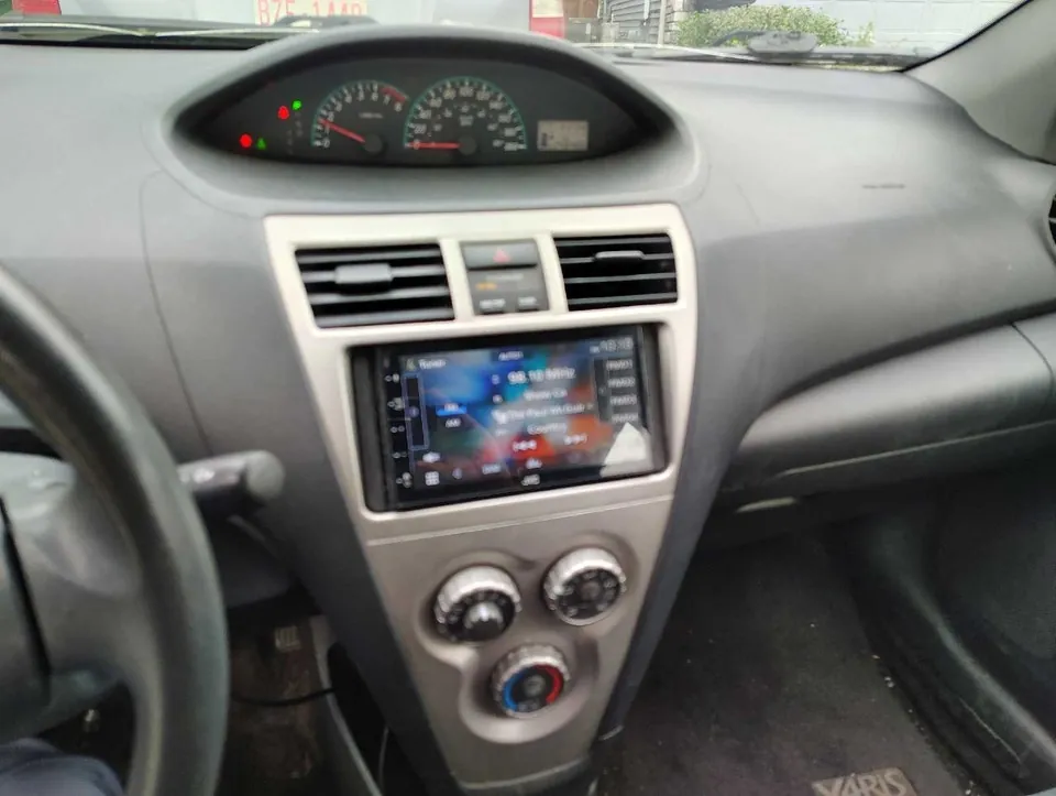 Toyota Yaris 2009 photo 2
