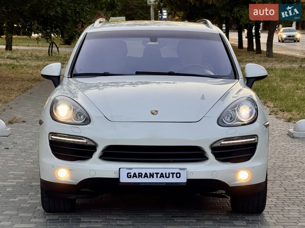 Porsche Cayenne 2011 photo 2