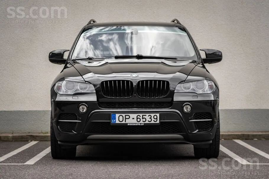 BMW X5 2010 photo 2