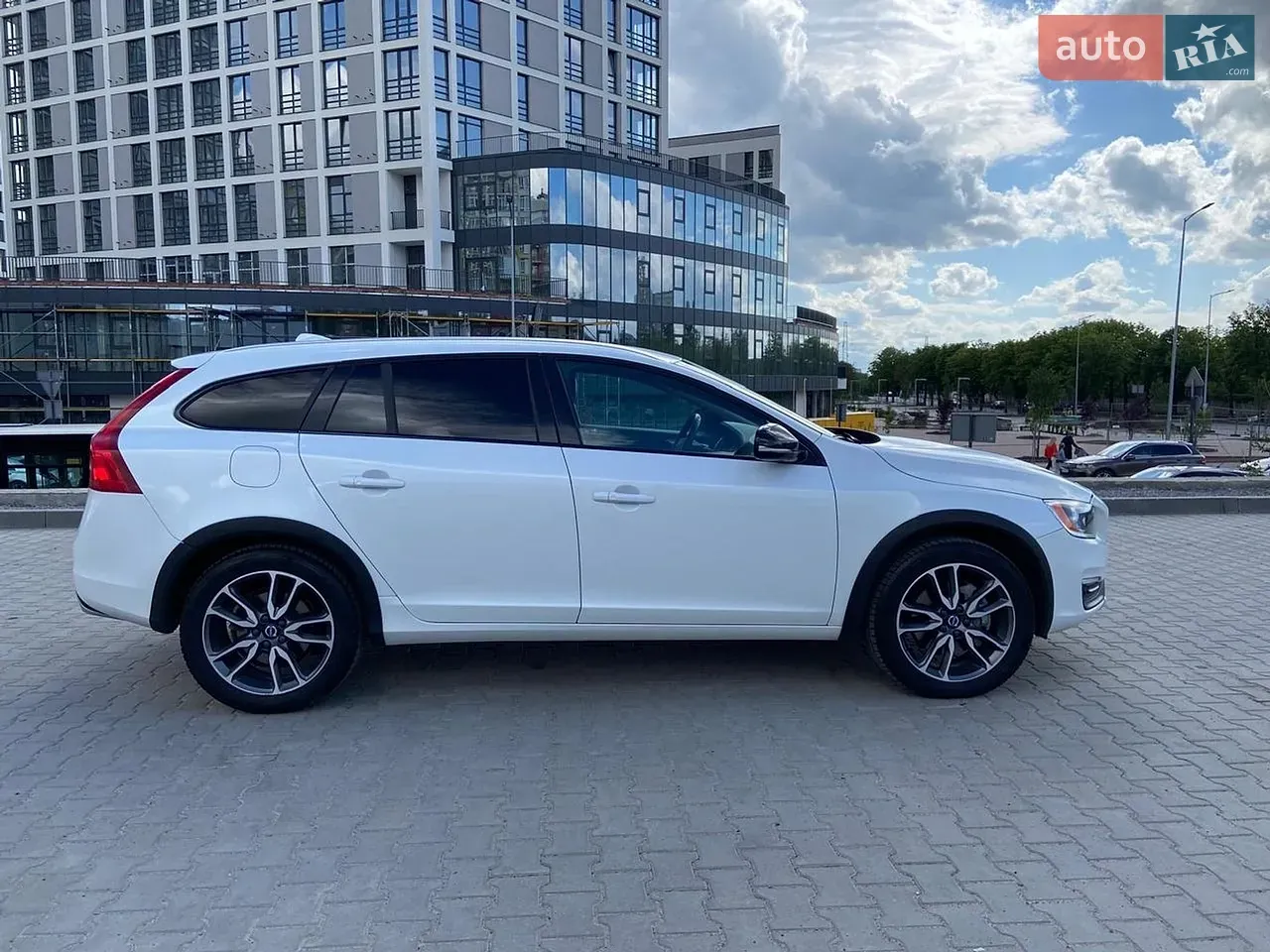 Volvo V60 Cross Country 2016 photo 3