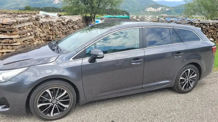 Toyota Avensis 2019 photo 2