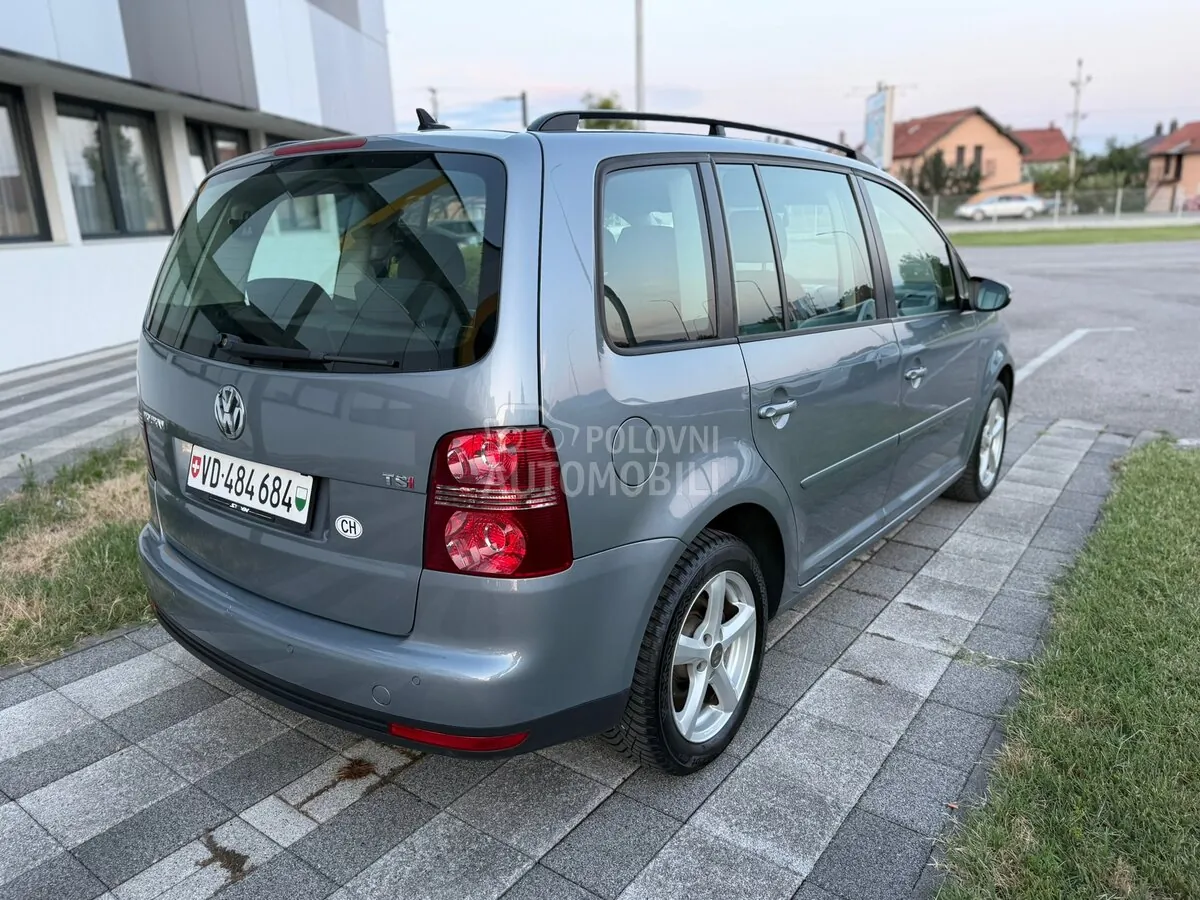 Volkswagen Touran 2010 photo 4