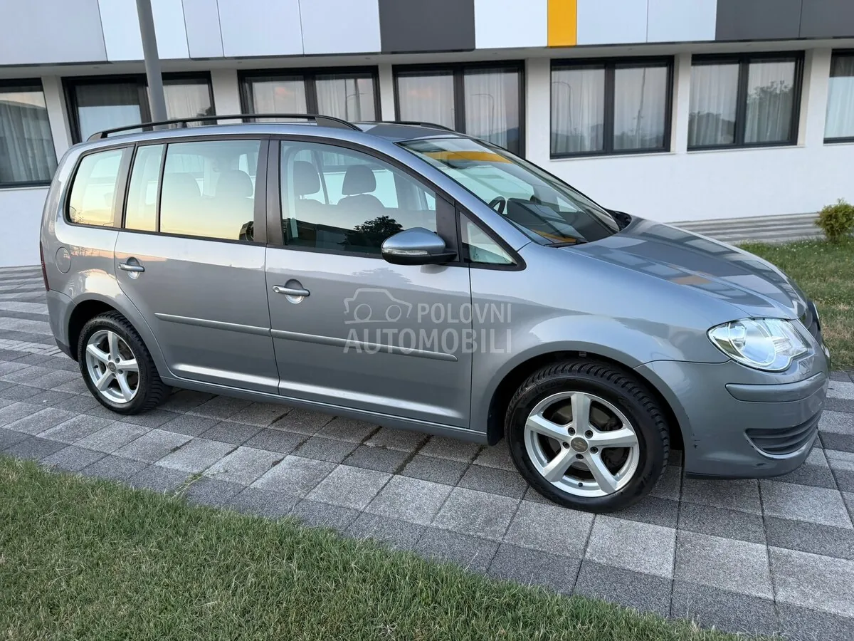 Volkswagen Touran 2010 photo 3
