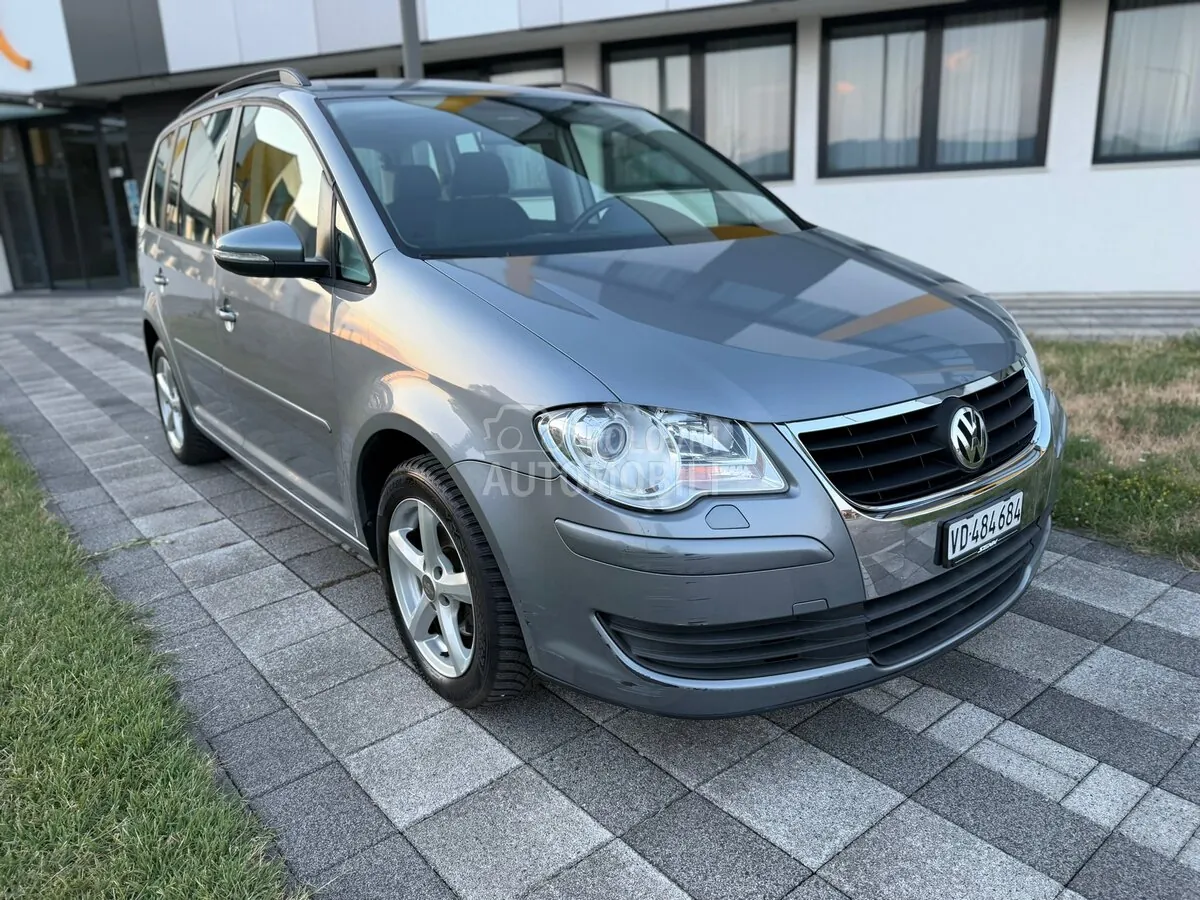 Volkswagen Touran 2010 photo 2