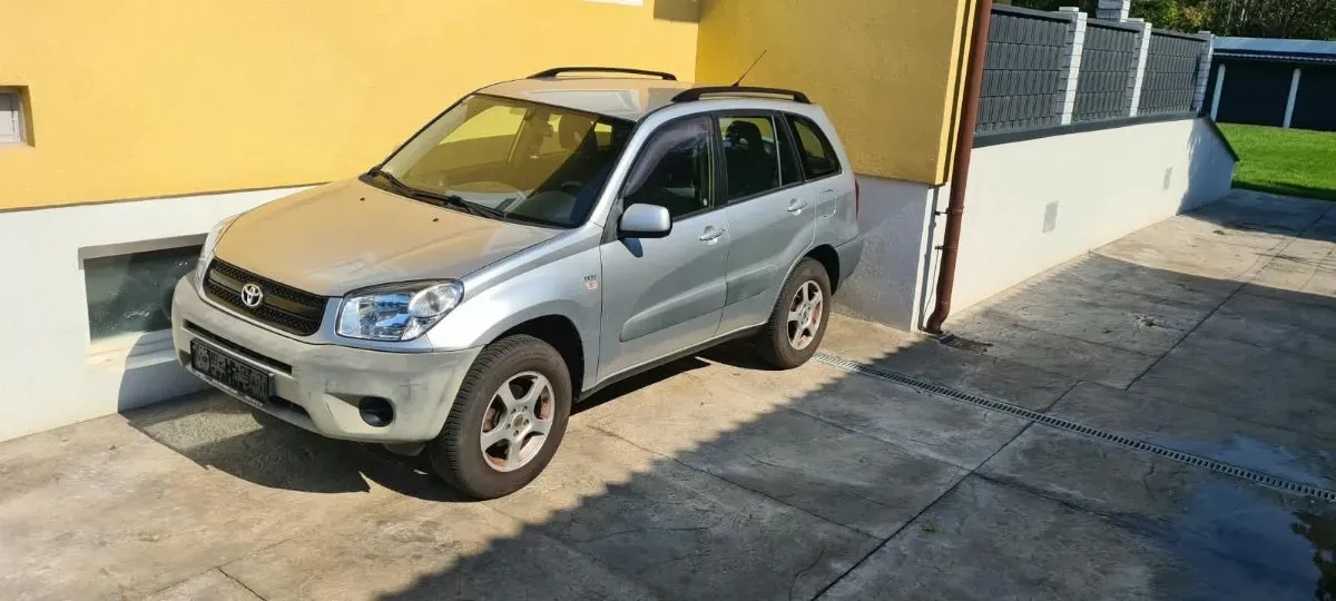 Toyota Rav4 2004 photo 2