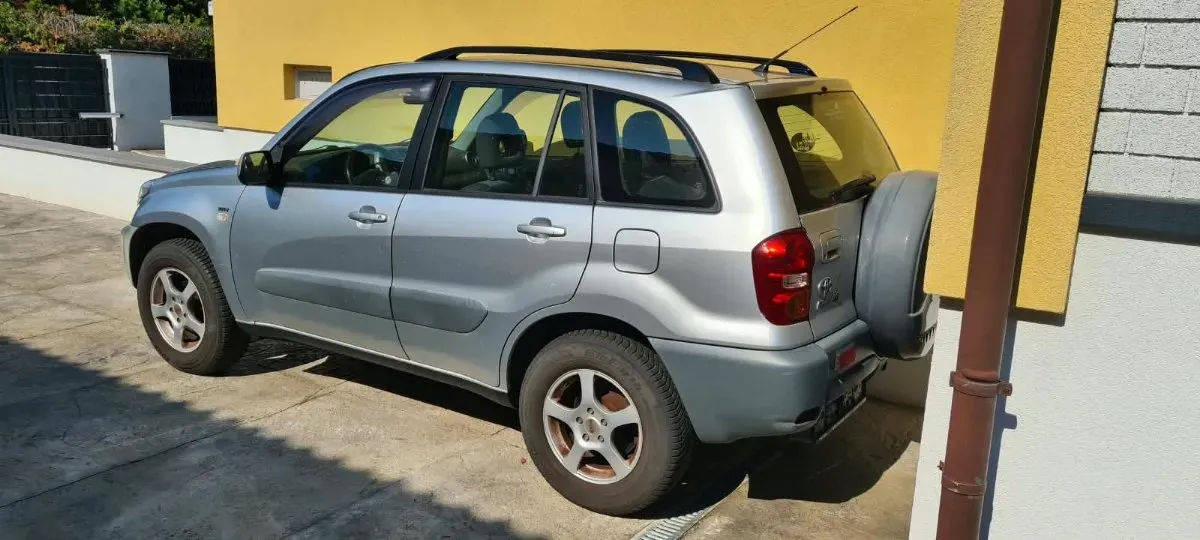 Toyota Rav4 2004 photo 3