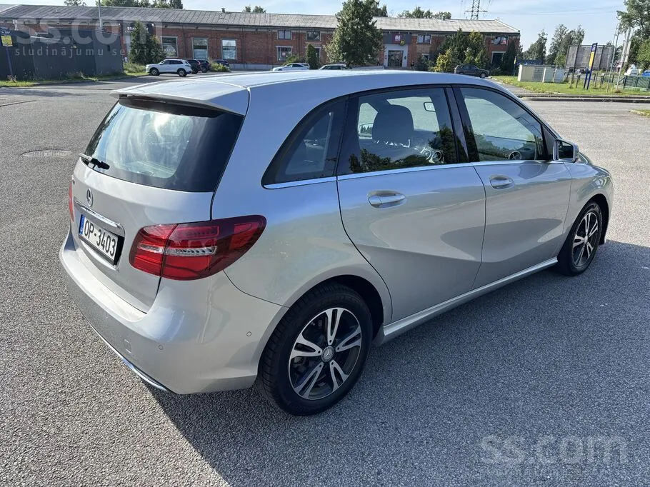 Mercedes-Benz B180 2017 photo 2
