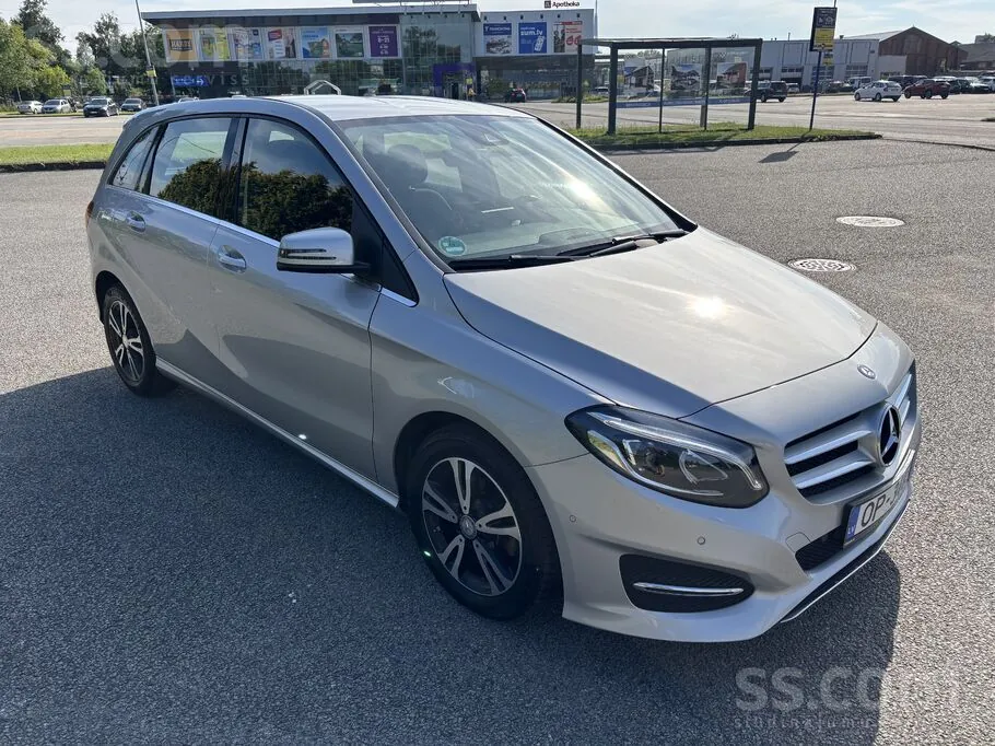 Mercedes-Benz B180