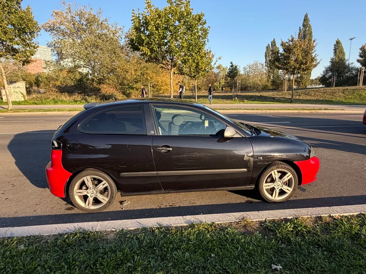 Seat Ibiza 2004 photo 3