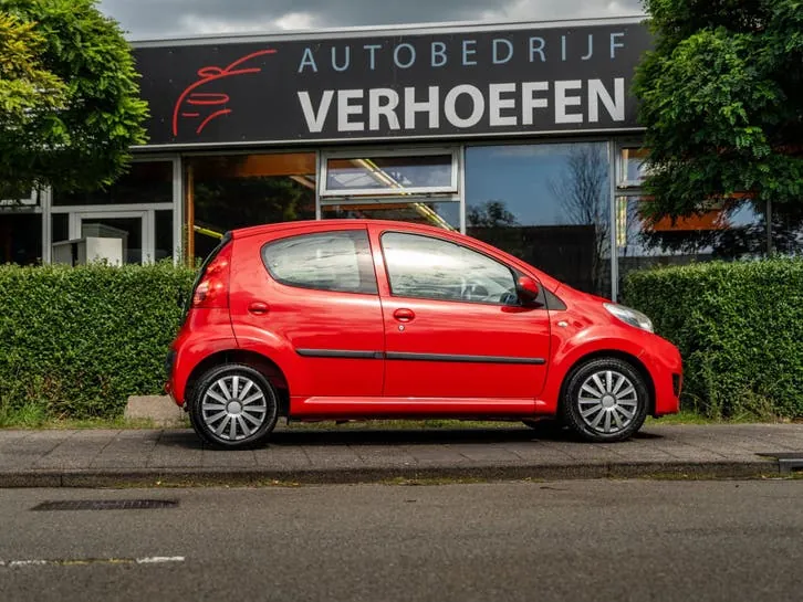 Peugeot 107 2011 photo 3