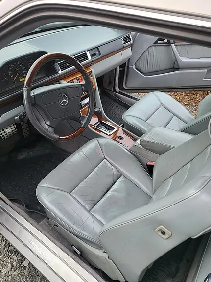 Mercedes-Benz E-Class 1992 photo 4