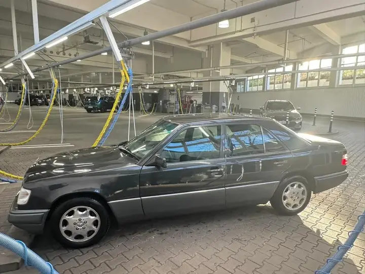 Mercedes-Benz W124